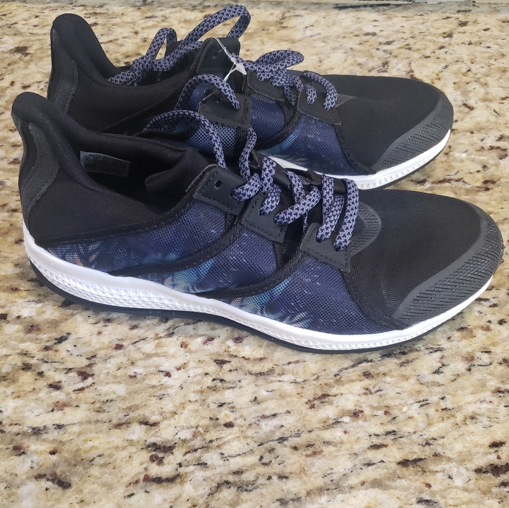 NWOT Adidas Gymbreaker sneakers
